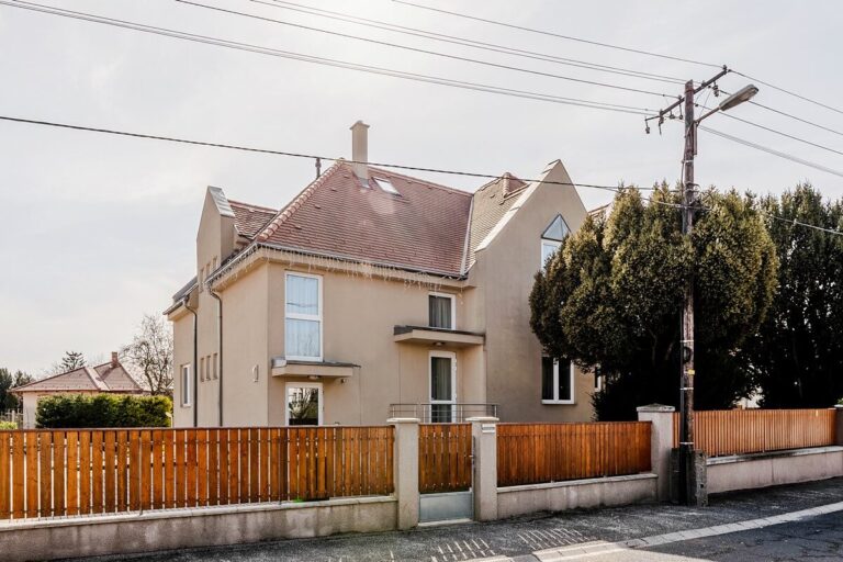 hotel csendes környéken