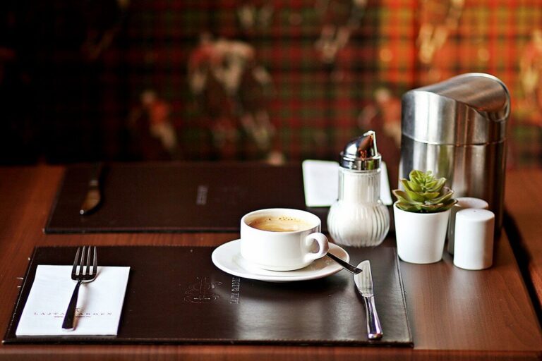 presszó kávé az ebéd zárásaként